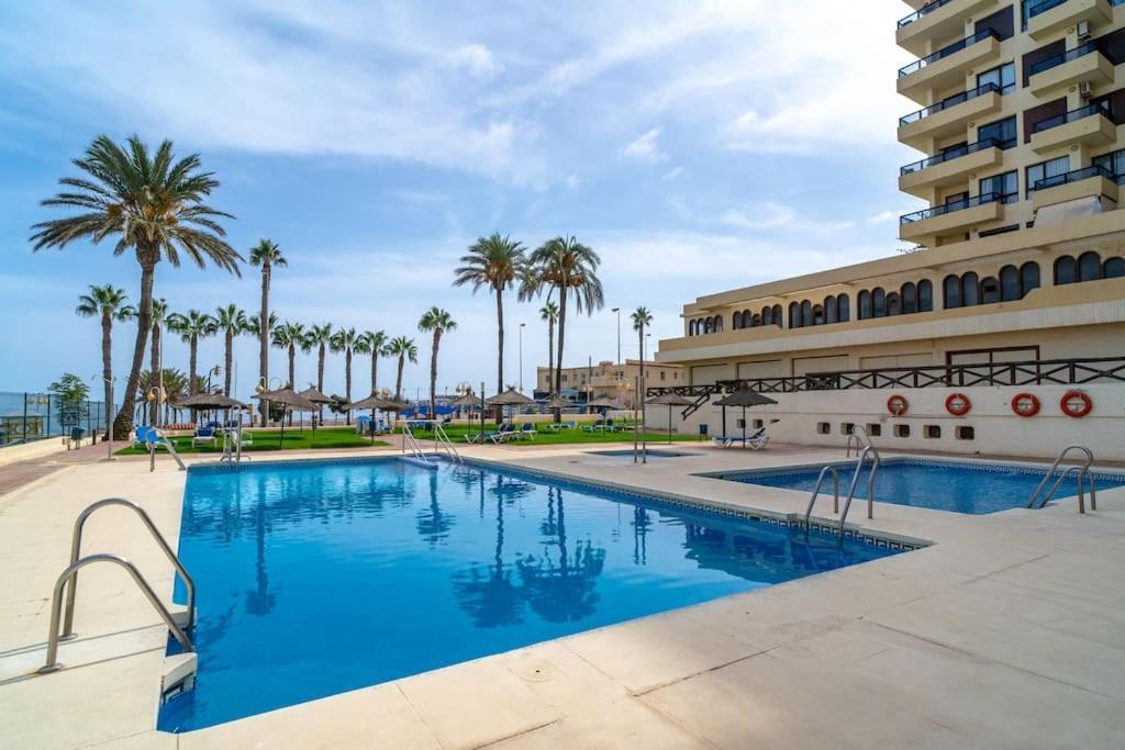 Apartamento Apartamento A PIE DE PLAYA con terraza y piscinas Benalmádena Exterior foto