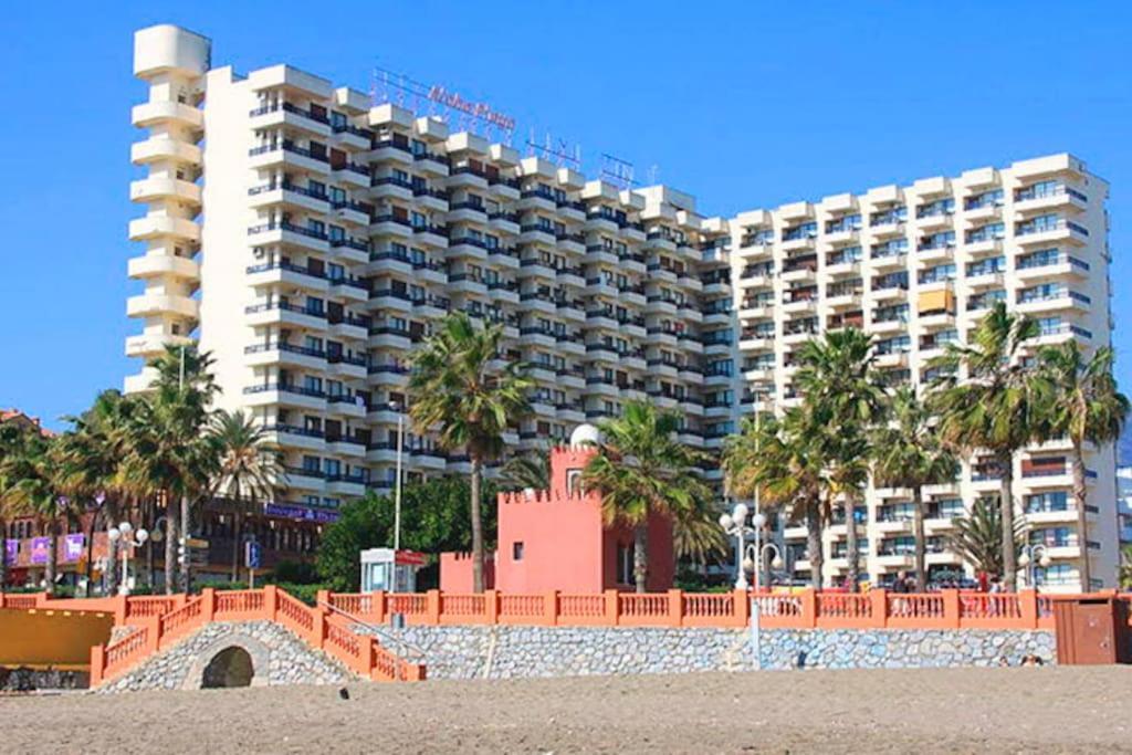 Apartamento Apartamento A PIE DE PLAYA con terraza y piscinas Benalmádena Exterior foto