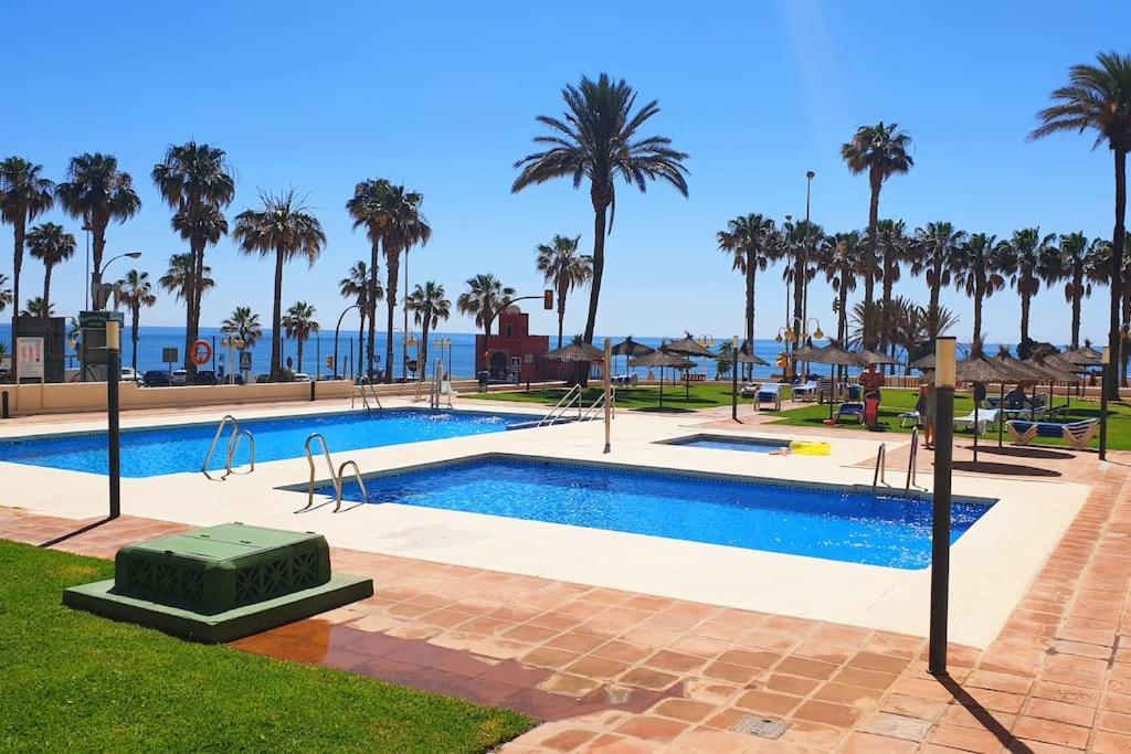 Apartamento Apartamento A PIE DE PLAYA con terraza y piscinas Benalmádena Exterior foto