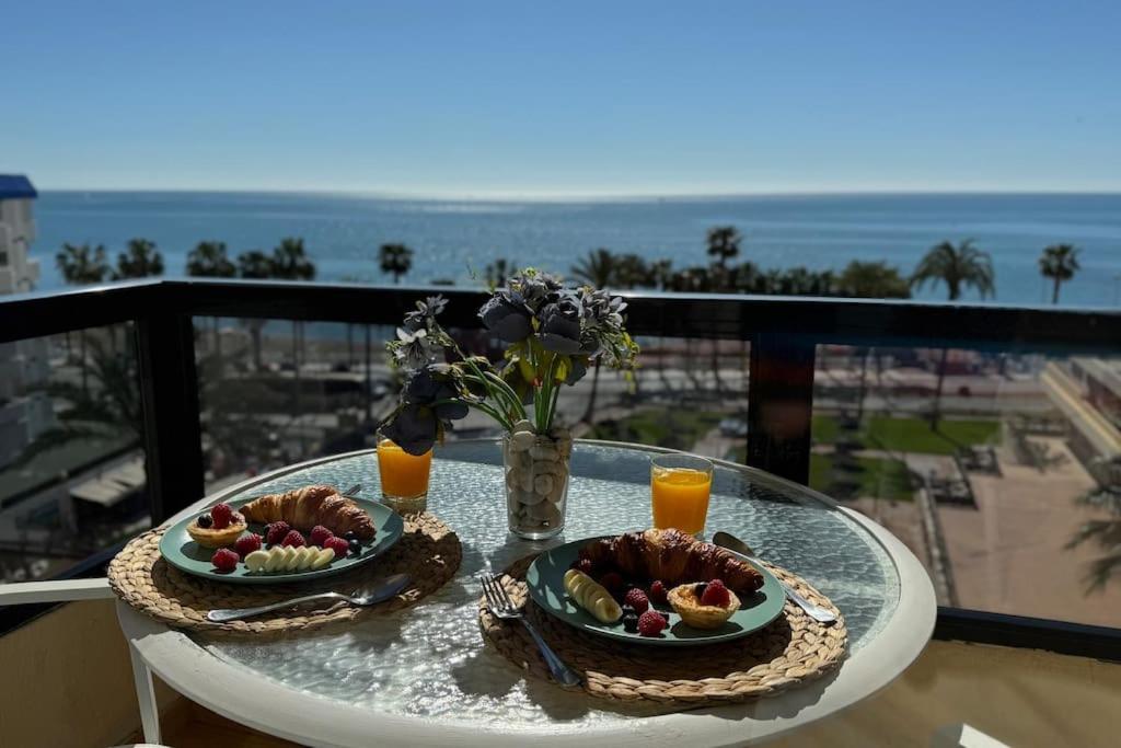 Apartamento Apartamento A PIE DE PLAYA con terraza y piscinas Benalmádena Exterior foto